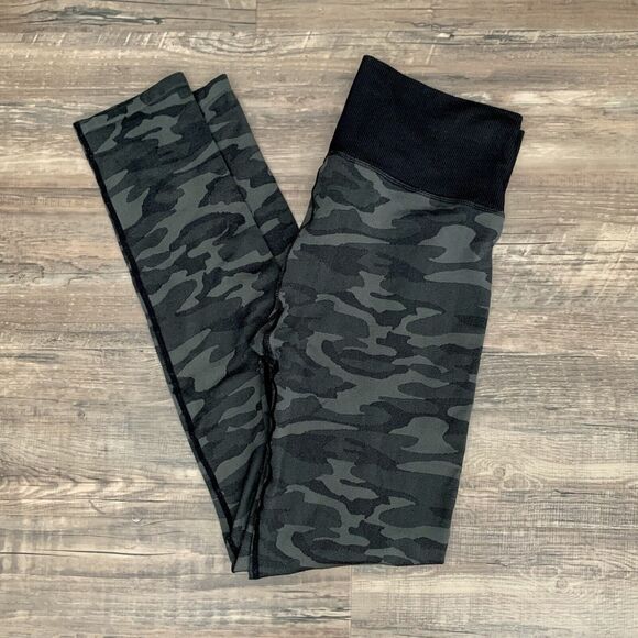 Soulcycle Black Gray Camo Print Leggings Size M - Picture 5 of 6